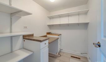 1233 N Hickory Trl, Addison, IL 60101