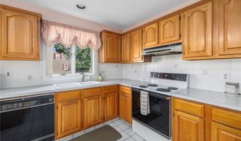 154 Chapmans Ave, Warwick, RI 02886