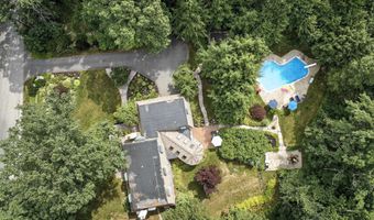 35 Shaw Dr, Bedford, NH 03110