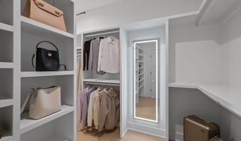 414 N MONROE St, Arlington, VA 22201