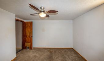 1260 Meadowview Ln, Amherst, OH 44001