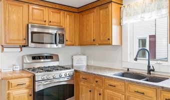 38 Bridgton Rd, Cranston, RI 02910