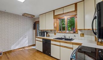 884 Dogwood Ter, Akron, OH 44321