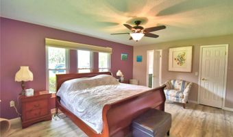 902 CRESTVIEW Dr, Auburndale, FL 33823