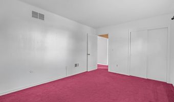 19 Spruce St, Beachwood, NJ 08722