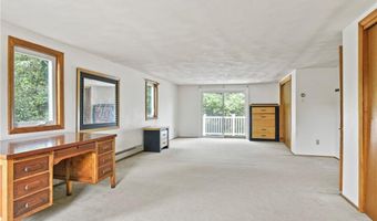 28 Sand Hill Dr, North Kingstown, RI 02852