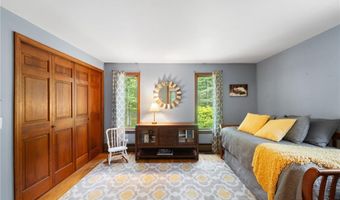 2 Spinney Ln, North Kingstown, RI 02852