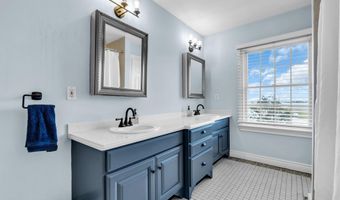 221 Magnolia Dr, Bayville, NJ 08721