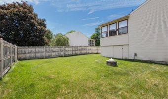 2 Dogwood Dr, Cranston, RI 02921