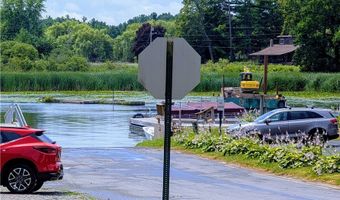 17 Crossmon St, Alexandria Bay, NY 13607
