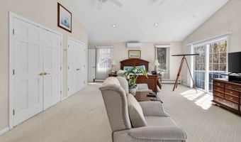 338 Shore Dr, Branford, CT 06405