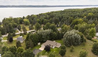 9550 Lakeside Dr, Alden, MI 49612