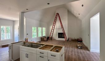 16 Somerset Dr, Appomattox, VA 24522