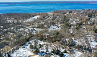 29 N Lake Dr, Barrington, RI 02806