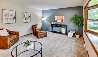5514 Meadowood Dr, Fitchburg, WI 53711