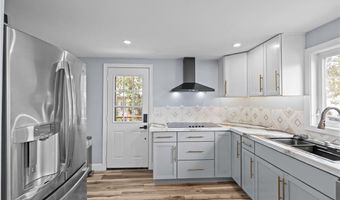 137 Overlook Dr, Warwick, RI 02818
