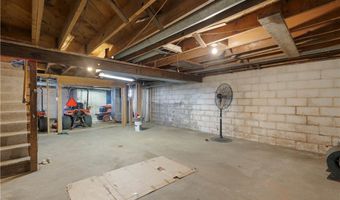 275 Hallam Rd, Amwell, PA 15301