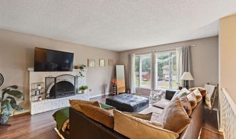 121 Chaparral Dr, Apple Valley, MN 55124