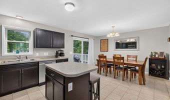 79 Pembroke Ave, Acushnet, MA 02743