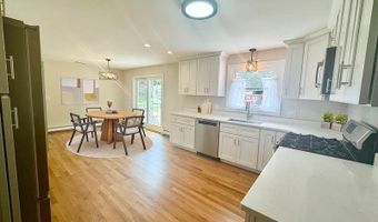 5 Susan Cir, Johnston, RI 02919