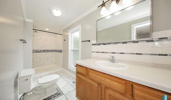 111 N 6th St, Beresford, SD 57004