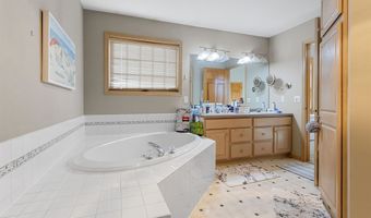 409 E HADDONSTONE Dr, Appleton, WI 54913