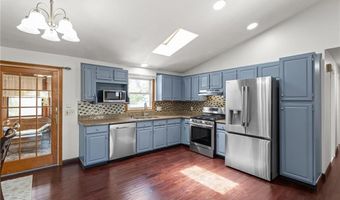 2 Dogwood Dr, Cranston, RI 02921