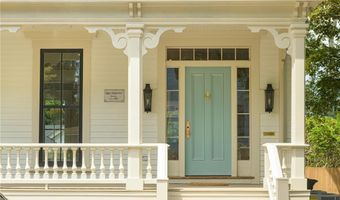 28 Mount Vernon St, Newport, RI 02840