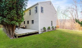 8 Phoebee Ln, Brookfield, CT 06804