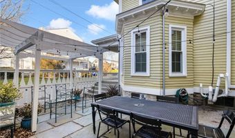 17 Old Beach Rd, Newport, RI 02840
