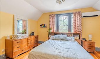 48 Central St, Warwick, RI 02886