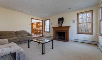 38 Kristen Ln, North Kingstown, RI 02852