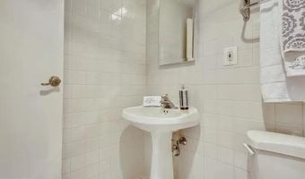 4141 N HENDERSON Rd 322, Arlington, VA 22203