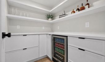 28 Amsden St 28, Arlington, MA 02474