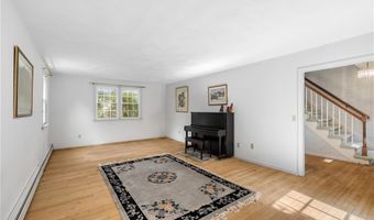 20 Adirondack Dr, East Greenwich, RI 02818