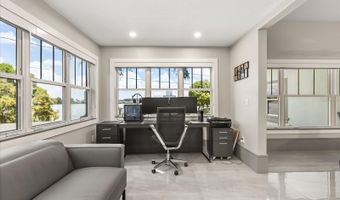 808 EDGEWATER Dr, Orlando, FL 32804