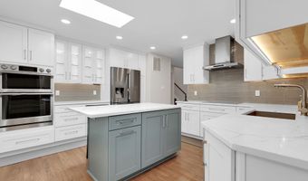 1701 GLASTONBERRY Rd, Potomac, MD 20854