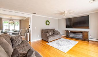 14 Wenscott Ln, North Providence, RI 02904