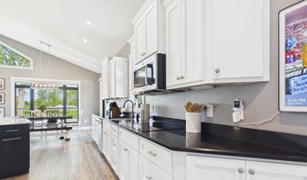 214 E Wapello St, Agency, IA 52530