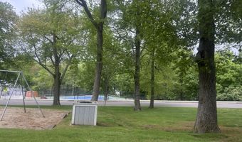 614 Longfellow Dr 614, Branford, CT 06405