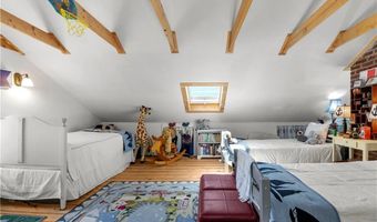 22 Greenough Pl, Newport, RI 02840