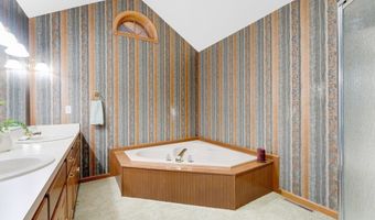 1102 Cabriolet Blvd, Auburn, IN 46706