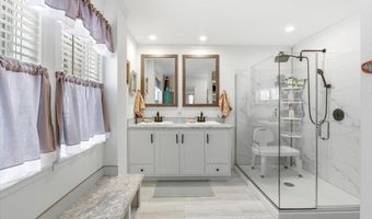38 Oak Ridge Ln, Bennington, VT 05201