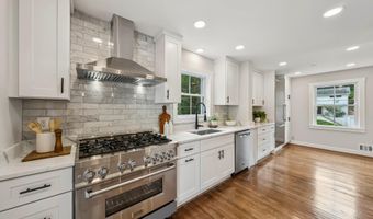 3801 LORCOM Ln N, Arlington, VA 22207