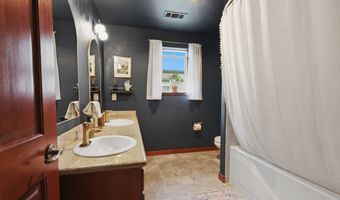 62 N Mountain Ave, Ashland, OR 97520