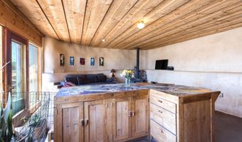 20 First St, Carson, NM 87517