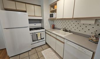 1209 Island Dr 102, Ann Arbor, MI 48105