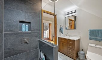 43 Darling Parke Dr, Bangor, ME 04401