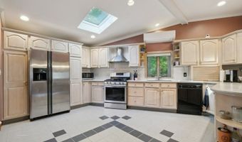 78 Main St, Bayonne, NJ 07035