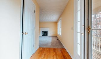 65 Village Hill Ln, North Kingstown, RI 02852
